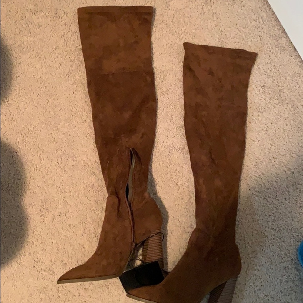 High thigh boot